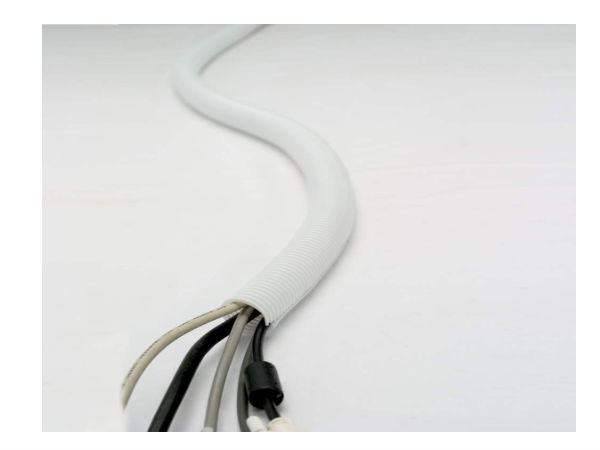 వైర్లు చిక్కుపడకుండా చూసే క్రియేటివ్ హోల్డర్స్