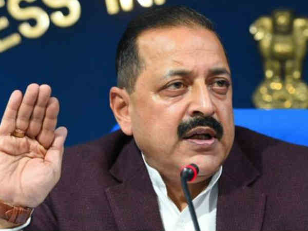 సోషల్ మీడియాను దున్నేస్తున్న కేంద్ర మంత్రులు