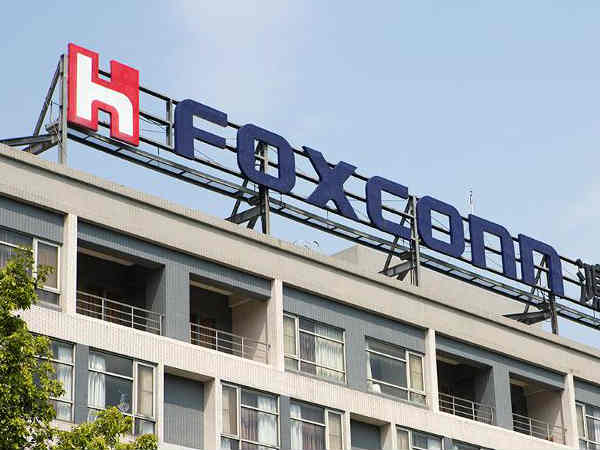 ఆపిల్ విసిరిన పంజా దెబ్బకు కంపెనీలు విలవిల