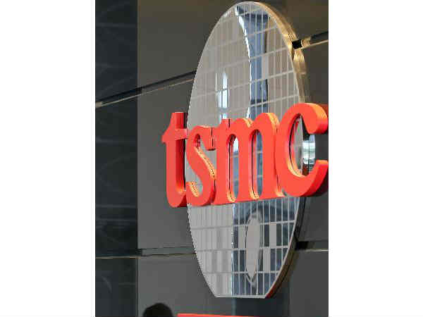 ఆపిల్ విసిరిన పంజా దెబ్బకు కంపెనీలు విలవిల