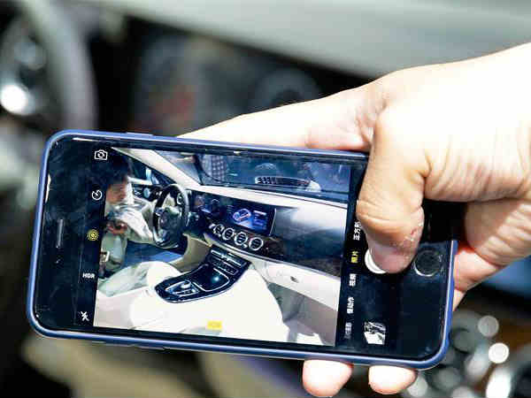 సామాన్యుల చేతికి అందని ఫోన్ ఇదే 