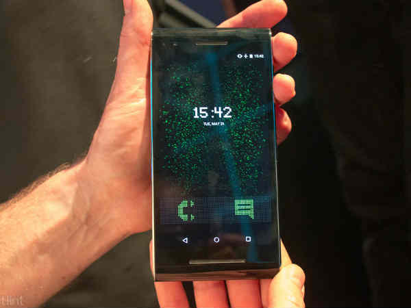 సామాన్యుల చేతికి అందని ఫోన్ ఇదే 