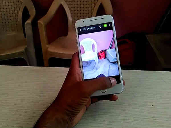 ఐ ఫోన్‌ లాంటి ఫోన్ మార్కెట్లోకి దిగింది 