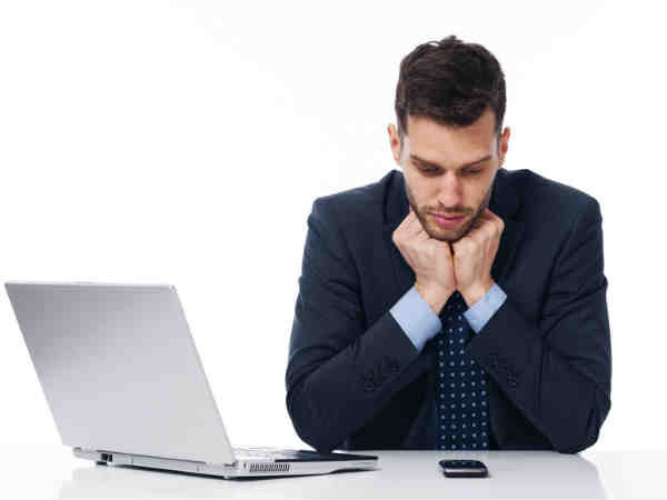 తెలుగు నేలపై నయా మోసం: 300 సాఫ్ట్ వేర్ ఇంజినీర్లు రోడ్డు మీదకు.. 