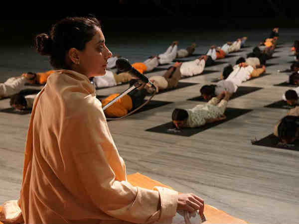 మీ ఇంట్లోనే యోగా చేయండిలా..