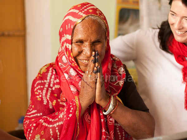 రాళ్లు కొట్టిన బామ్మ కంప్యూటర్ పాఠాలతో అదరగొడుతోంది 