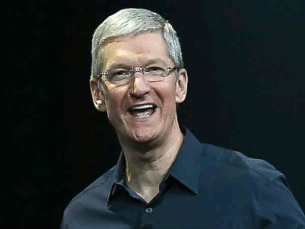 మానవతను చాటుకున్న ఆపిల్