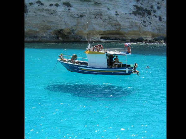 షాక్‌తో పాటు కన్ఫ్యూజన్ క్రియేట్ చేసిన ఫోటోలు 