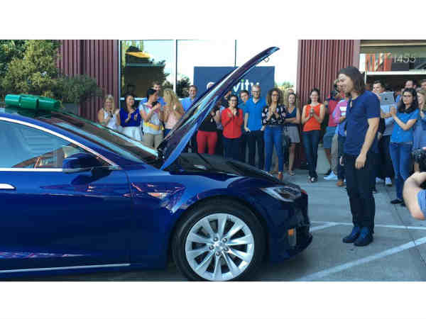 లక్షల్లో జీతాలు పెంచిన బాస్కు షాక్ ఇచ్చిన ఉద్యోగులు