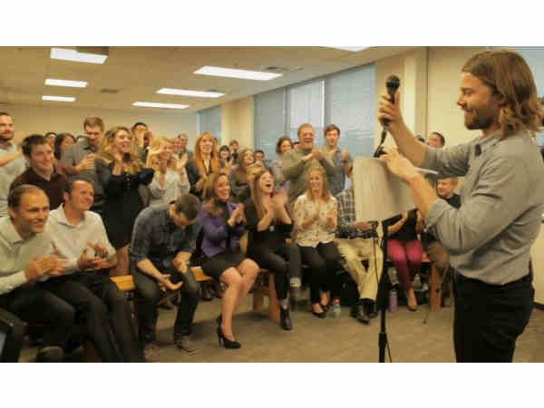 లక్షల్లో జీతాలు పెంచిన బాస్కు షాక్ ఇచ్చిన ఉద్యోగులు