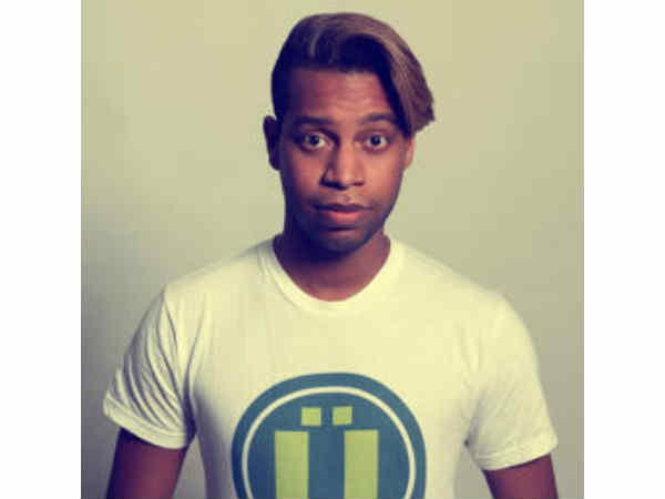 గంటల తరబడి ఛాటింగ్ అతనికి కోట్లు కురిపిస్తోంది 