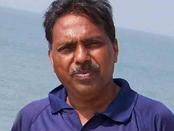 ప్రభుత్వ ఉద్యోగులపై కేంద్రం ఆంక్షల కొరడా 