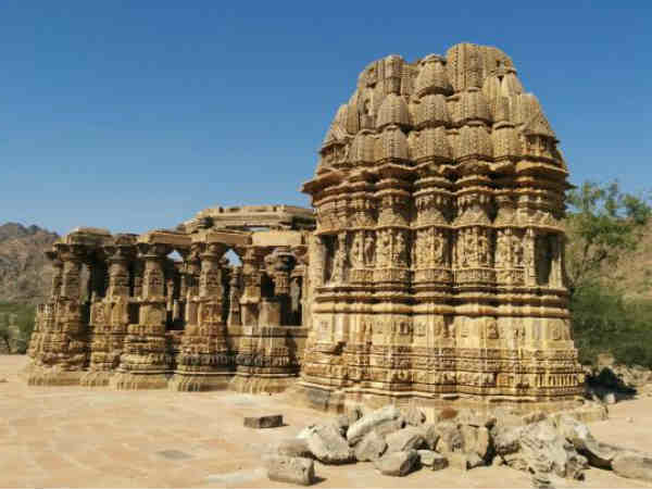 ఆ గుడికి వెళితే రాయిగా మారిపోతారు..