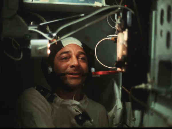 షాక్..చంద్రునిపైకి వెళ్లిన వారు హార్ట్ ఎటాక్‌తో చనిపోతున్నారు 