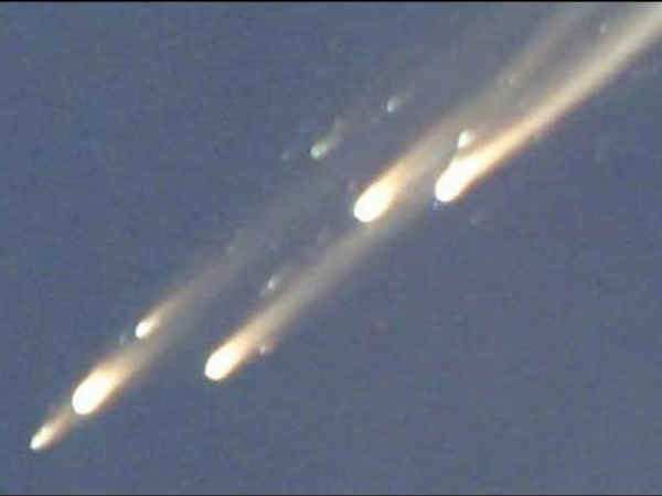 చైనా మొదటి స్పేస్ స్టేషన్  Tiangong-1తో  చైనా శాస్త్రవేత్తలకు పూర్తిగా సంబంధాలు తెగిపోయినట్లు వెబ్ మీడియాలో వార్తలు వస్తున్నాయి. ఇది ఏ క్షణాన్న అయిన ఈ భారీ శాటిలైట్ భూమి మీద కుప్పకూలే అవకాశముందని పుకార్లు షికార్లు చేస్తున్నాయి. అంతర్జాతీయ స్పేస్ స్టేషన్‌కు ధీటుగా 2011లో లాంచ్ అయిన ఈ స్పేస్ స్టేషన్‌ను రెండేళ్లు పనిచేసే ఆ తరువాత మన మహా సముద్రంలో ల్యాండ్ అయ్యే విధంగా శాస్త్రవేత్తలు రూపకల్పన చేసుకున్నారు. అయితే గత కొన్ని నెలలుగా ఈ స్పేస్ స్టేషన్‌తో చైనా శాస్త్రవేత్తలకు సంబంధాలు తెగిపోయిన్నట్లు సమాచారం. ఈ నేపథ్యంలో ఇది ఎక్కడపడుతోందా తెలియని సందిగ్థత వాతావరణం నెలకుంది. 