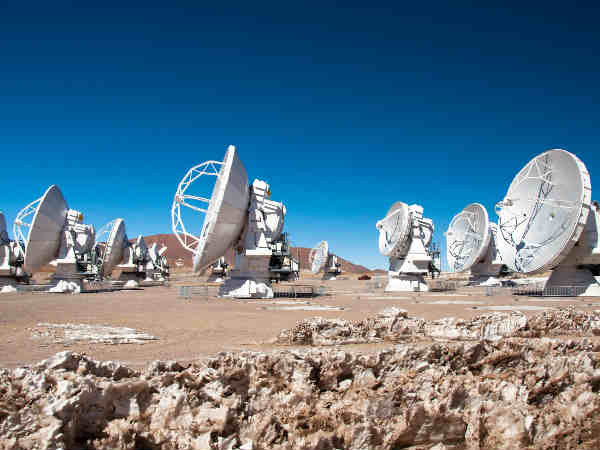 తెల్లని పాలపుంతలో చుక్కలు లేని ఎడారి 