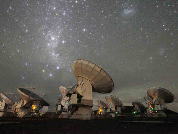 తెల్లని పాలపుంతలో చుక్కలు లేని ఎడారి 