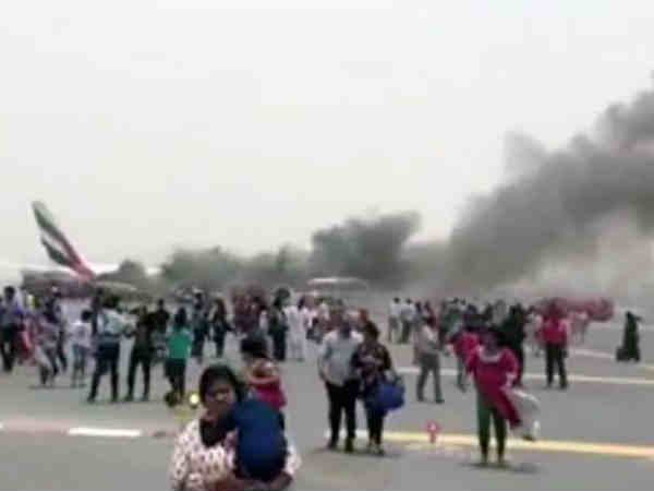 ప్రాణాలు గాల్లో కలుస్తుంటే వీరేం చేస్తున్నారో చూడండి 