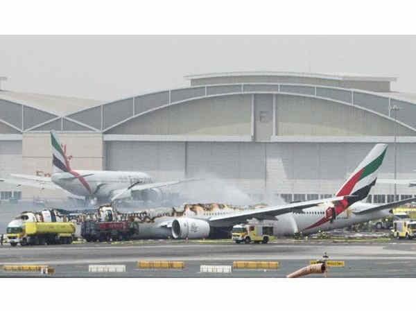 ప్రాణాలు గాల్లో కలుస్తుంటే వీరేం చేస్తున్నారో చూడండి 