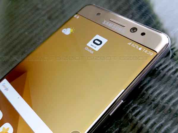 కర్వుడ్ డ్యుయల్ ఎడ్జ్ డిస్‌ప్లే