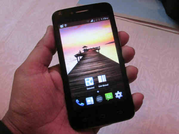 ఆ మొబైల్ కొంటే వన్ ఇయర్ ఇంటర్నెట్ ఫ్రీ