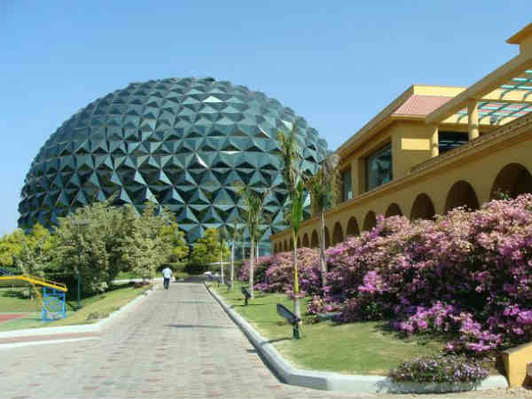 ఇండియా స్మార్ట్‌సిటీలకు చాలా దూరం: షాక్ పుట్టిస్తున్న వ్యాఖ్యలు 