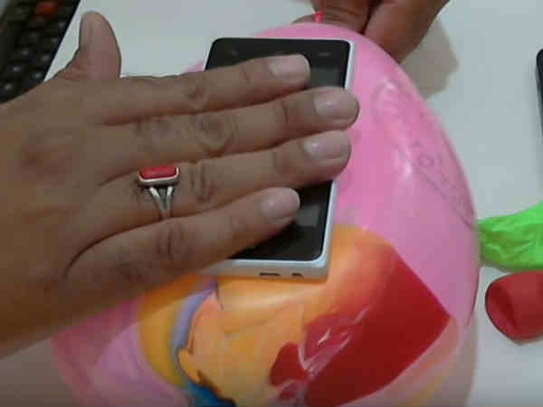 ఫన్నీ ప్రయోగం..బెలూన్‌తో స్మార్ట్‌ఫోన్ కవర్ చేయడం ఎలా..? 