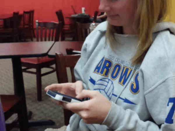 రూ. 800 ఫోన్..ఐ ఫోన్‌‌ను సవాల్ చేస్తోంది 