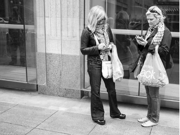 ఆత్మీయ పలకరింపులు  లేవు