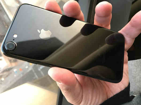 జెట్ బ్లాక్ కలర్ ఐఫోన్ 7 ప్లస్‌కు