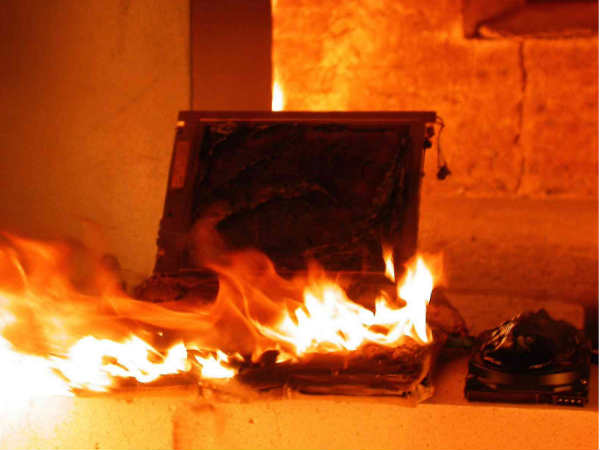  ల్యాప్‌టాప్‌లకు ఛార్జింగ్ పెట్టి అలానే వదిలేస్తే