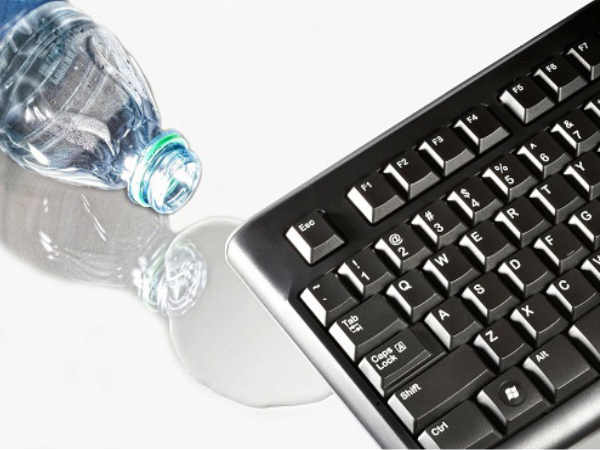 కీబోర్డ్ పై ఒలికి ప్రమాదం
