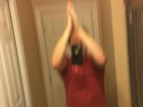 సెల్ఫీ కోసం క్లిక్‌మనిపిస్తూనే 