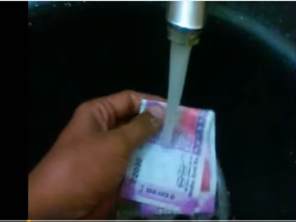 ధారాళంగా పడుతున్న నీటి కింద