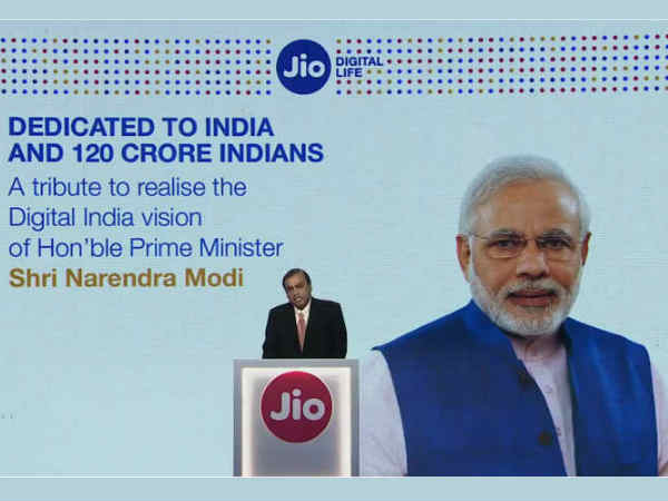  యాడ్స్‌లో నరేంద్ర మోడీ చిత్రాలు 