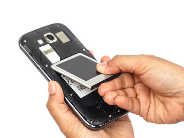 బ్యాటరీని బయటకు తీయాల్సి వస్తే.. 