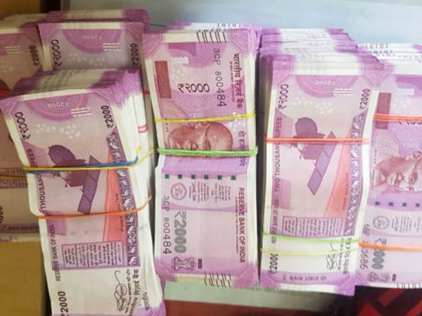 భారీగా పట్టుబడుతున్న నగదు, రేడియోయాక్టివ్ ఇంక్ వాడారా..?