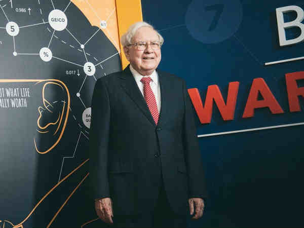 ఆపిల్‌ కంపెనీలో ఆయనకు చాలా వాటాలు