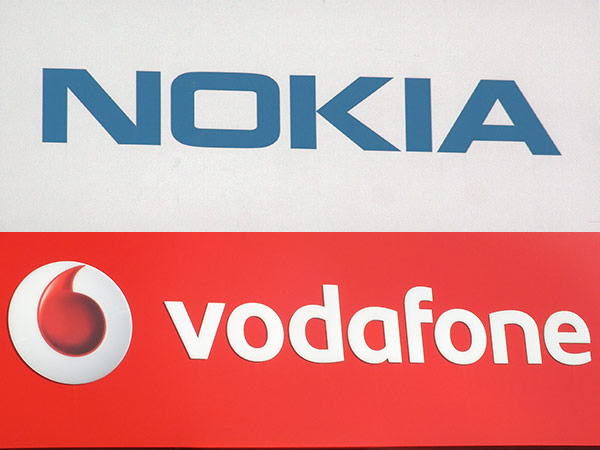 నోకియా 5, నోకియా 3 స్మార్ట్‌ఫోన్‌‌లను కొనుగోలు చేసే యూజర్లకు... 