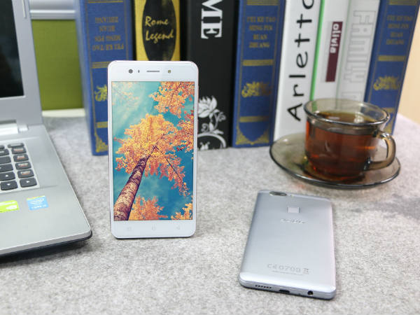 13 మెగా పిక్సల్ + 2 మెగా పిక్సల్  డ్యుయల్ రేర్ ఫేసింగ్ కెెమెరా