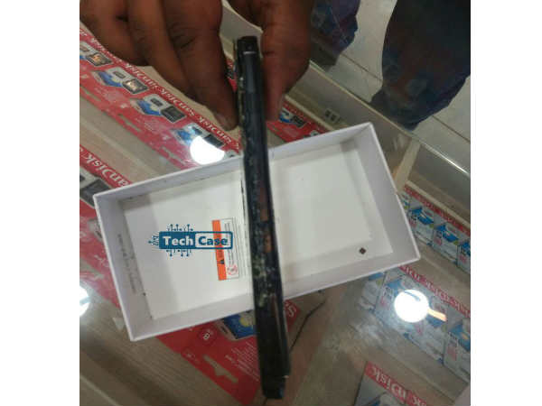  సిమ్ ఇన్సర్ట్ చేస్తున్న సమయంలో  మంటలు..