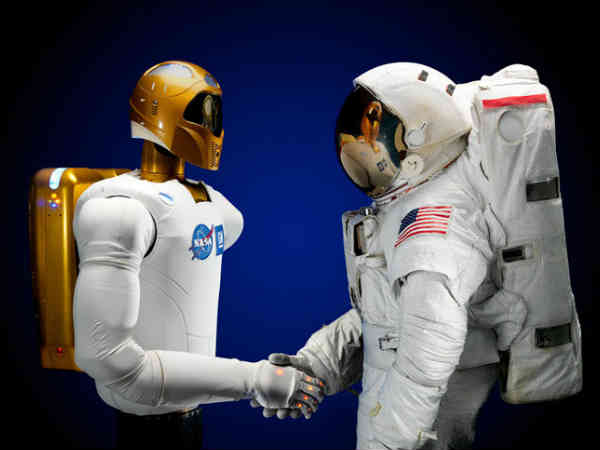 మొదట ఏకాంతత 