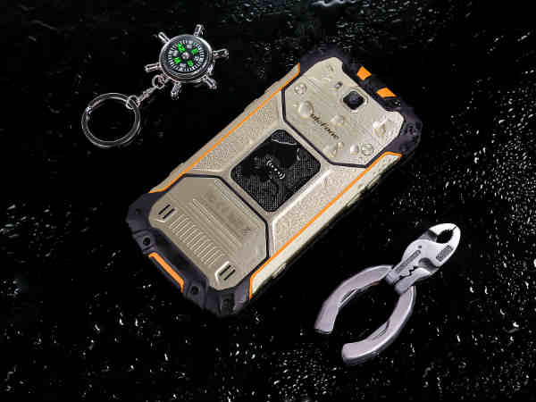 డార్క్ గ్రే, గోల్డ్ రంగుల్లో