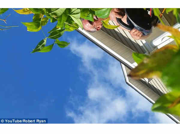  ఓ చిన్న విమానంలో