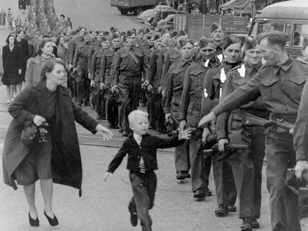 డాడీ నీ కోసం ఎదురుచూస్తున్నా 