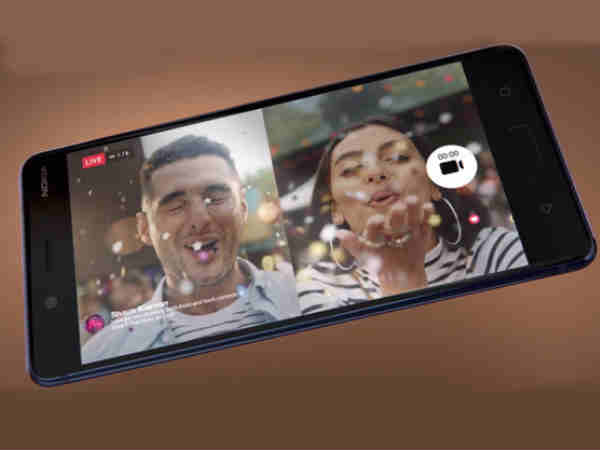 తొలి అంతర్జాతీయ స్మార్ట్‌ఫోన్‌