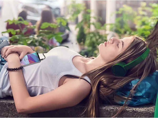 6 ఇంచుల భారీ ఫుల్ విజన్ బెజెల్ లెస్ డిస్ప్లే