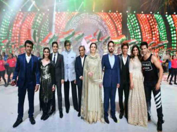 రిలయన్స్ ఫ్యామిలీ డే వేడుకలకు..