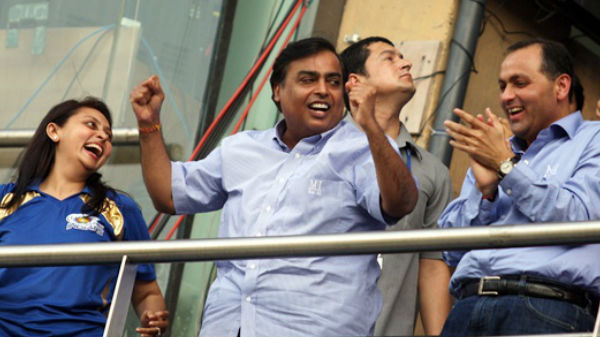 అంబానికి హాకి అంటే అమితమైన ఆసక్తి