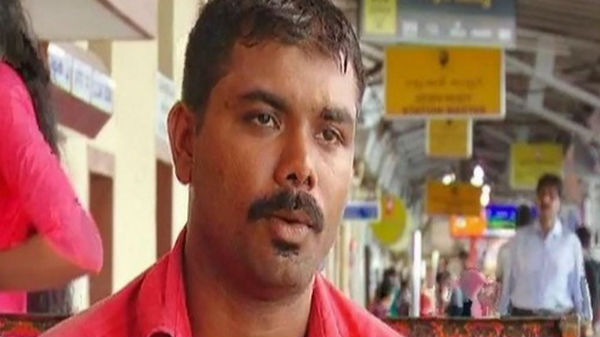 ఇయర్ఫోన్స్ పెట్టుకుని..